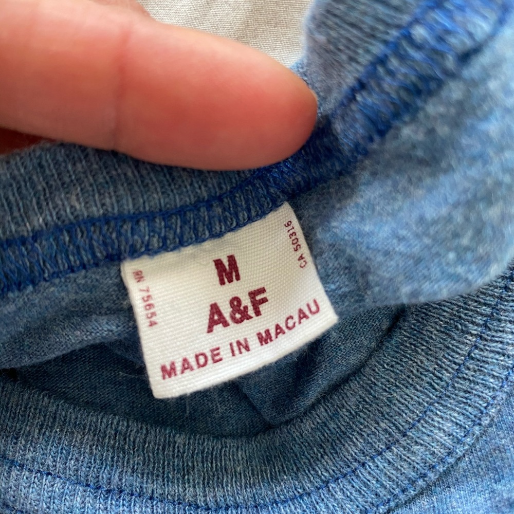 (4) Assorted Tops - image 6